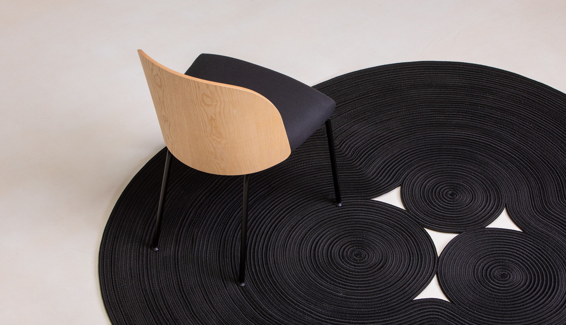 Cistell Slim chair with wooden legs - Vergés