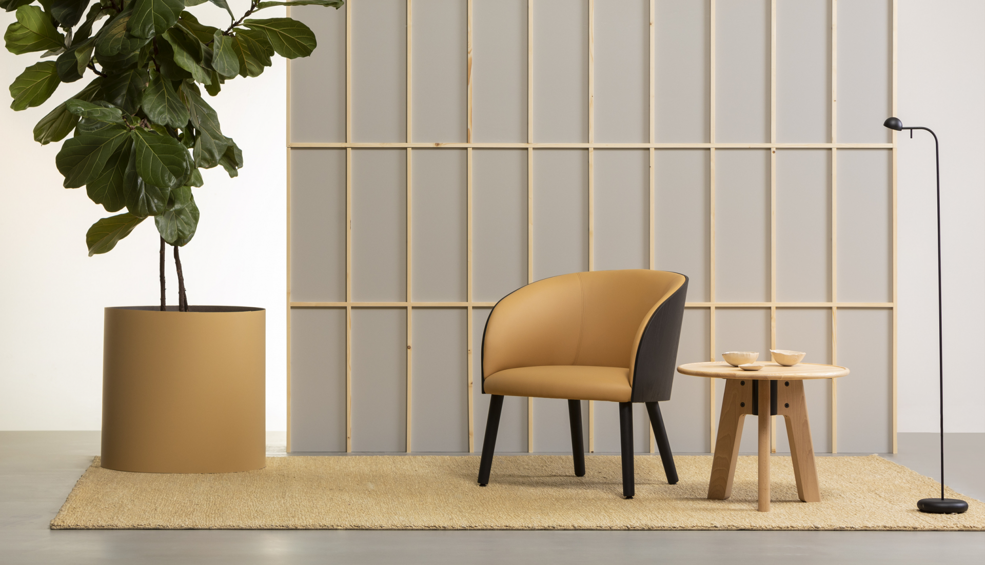 Cistell Original chair with armrests and wooden legs - Vergés