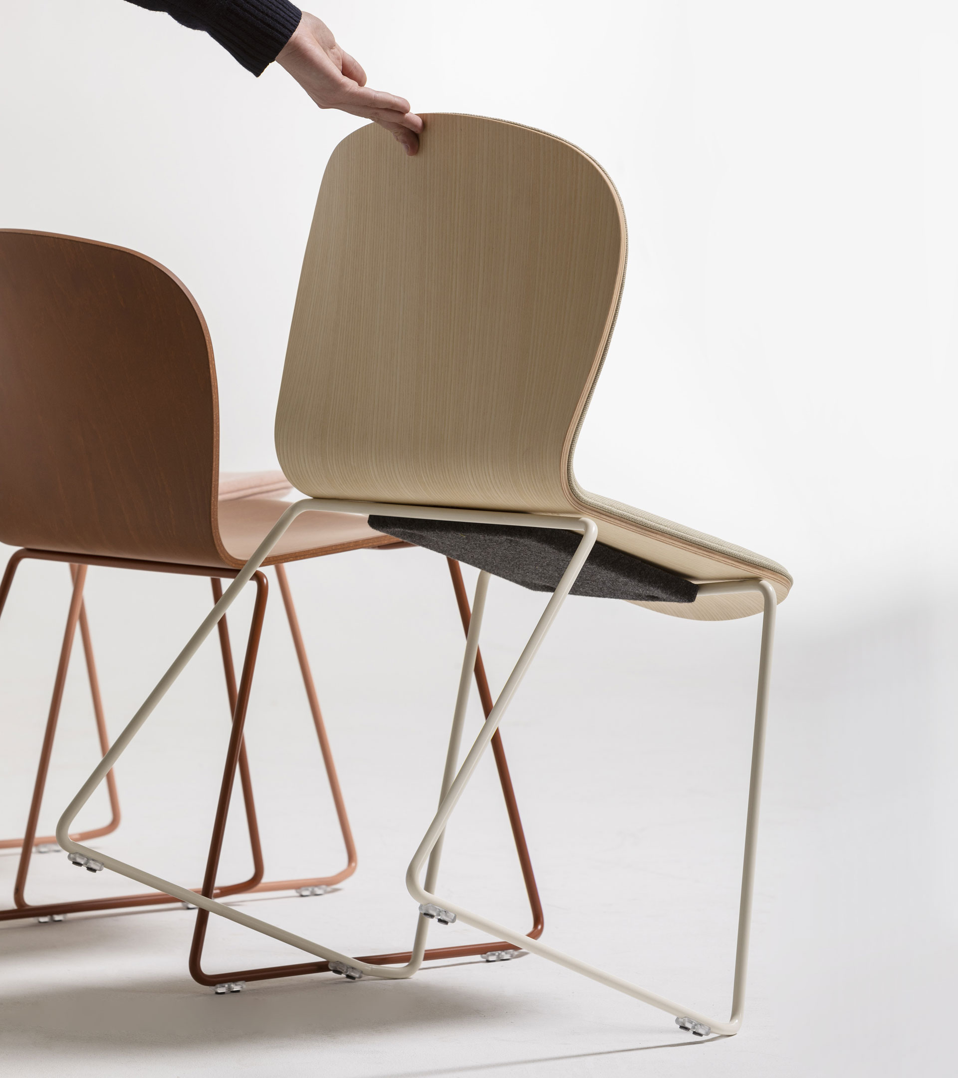 Ona chair with wooden legs - Vergés